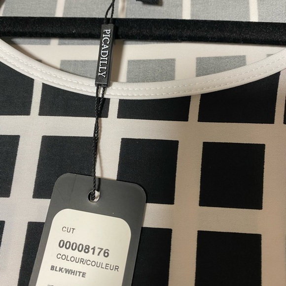 Picadilly Black And White Pullover Blouse Top 3/4 Sleeve Stretchy - SZ M - NWT - Picture 2 of 8